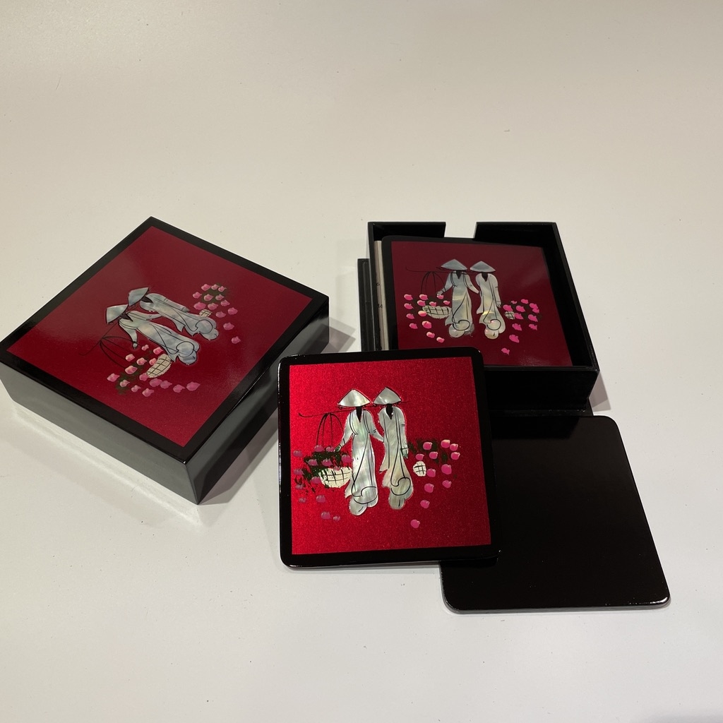 Miếng lót ly nước cao cấp cẩm xà cừ, hình cô gái Việt Nam, màu trắng trang nhã, phong cách hoài cổ