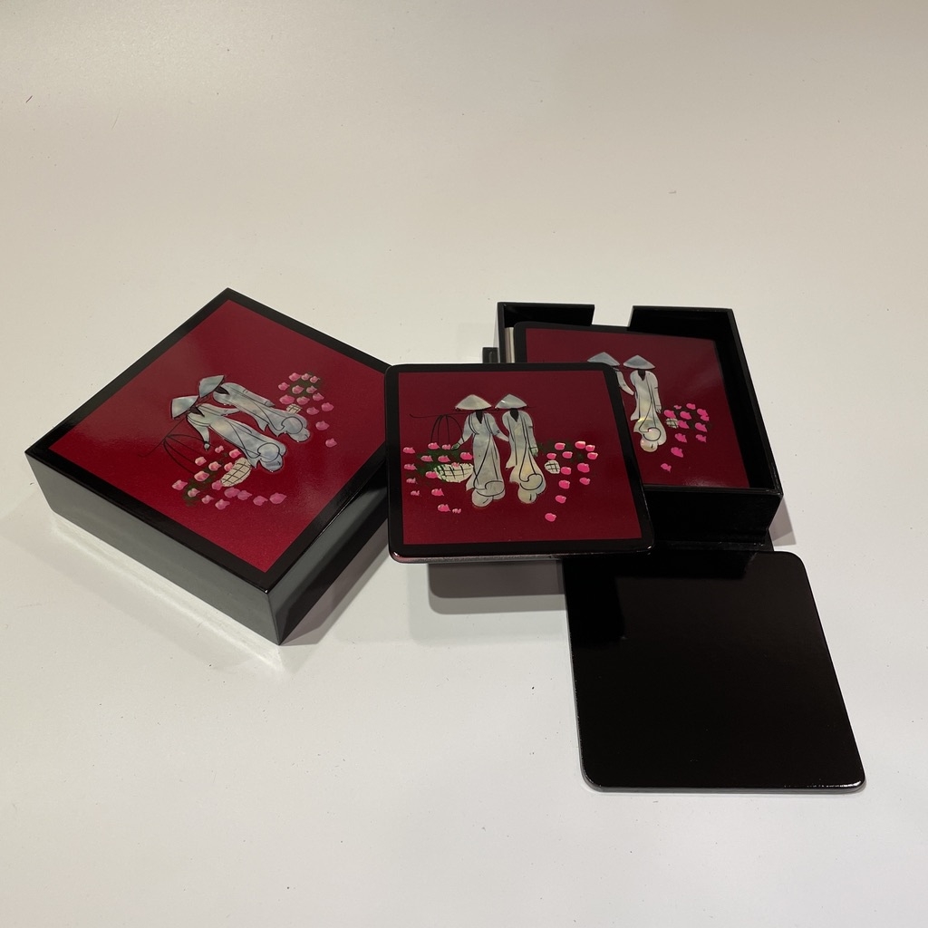 Miếng lót ly nước cao cấp cẩm xà cừ, hình cô gái Việt Nam, màu trắng trang nhã, phong cách hoài cổ