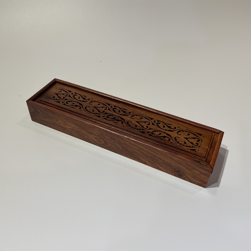 Hộp đựng đũa, thìa, dĩa, bút viết chạm trổ băng gỗ hương cap cấp, nắp trượt tiện lợi, thân thiện với môi trường