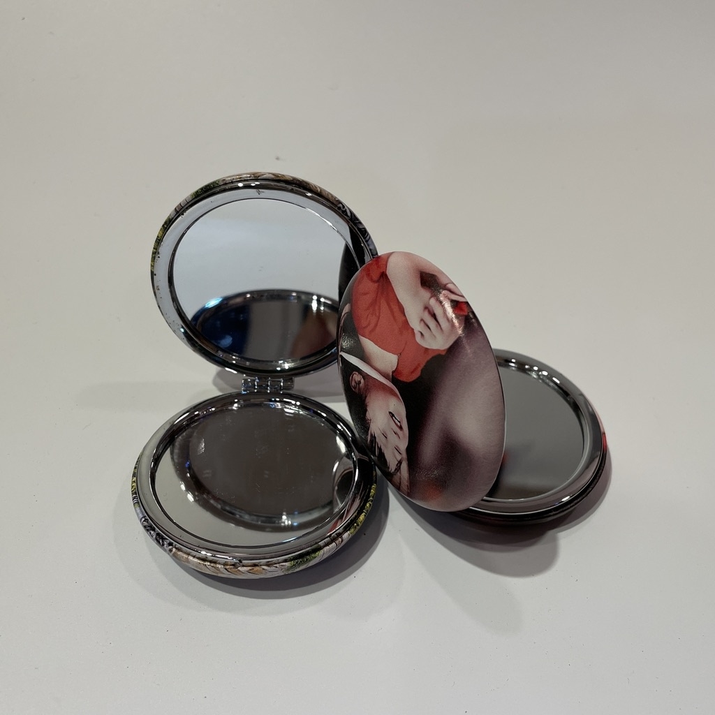 Gương nhũ mini soi được 2 mặt - Gương trang điểm cầm tay mini hình em bé ngộ nghĩnh, gương soi bỏ túi